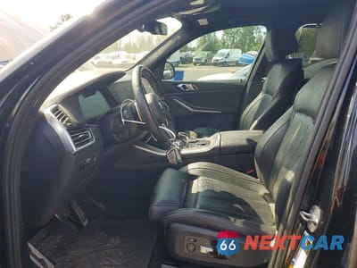 Zdjęcie 7 z 13 samochodu: 2020 BMW X5 M50I VIN:5UXJU4C02L9C22634 - miniatura
