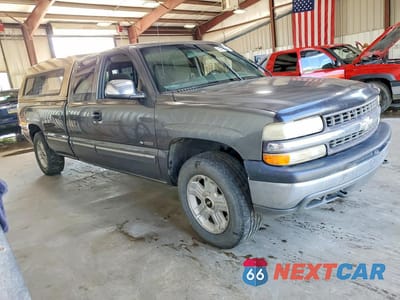 Czwarte zdjęcie samochodu z boku: 1999 CHEVROLET SILVERADO K1500 VIN:1GCEK19V6XE200527 - miniatura