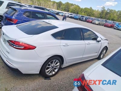 Trzecie zdjęcie samochodu z tyłu: 2019 FORD FUSION SE VIN:3FA6P0LU3KR220875 - miniatura