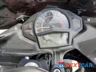 Zdjęcie 7 z 9 samochodu: 2013 KAWASAKI EX650 F VIN:JKAEXEF16DDA03933 - miniatura