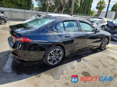 Trzecie zdjęcie samochodu z tyłu: 2026 B M W 5 SERIES 4D SEDAN 530I XDRIVE MSPORT VIN:WBA53FJ05TCW46035 - miniatura