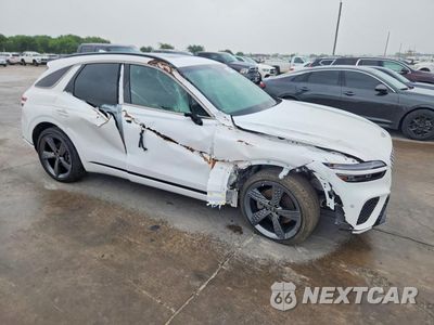 Czwarte zdjęcie samochodu z boku: 2022 GENESIS GV70 2.5T STANDARD VIN:KMUMADTB7NU050653 - miniatura