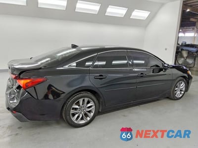 Trzecie zdjęcie samochodu z tyłu: 2020 TOYOTA AVALON XLE VIN:4T1J21FB1LU015483 - miniatura