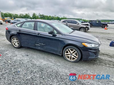 Czwarte zdjęcie samochodu z boku: 2019 FORD FUSION SE VIN:3FA6P0HDXKR215035 - miniatura