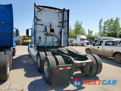 Trzecie zdjęcie samochodu z tyłu: 2016 VOLVO VNL SEMI TRUCK VIN:4V4NC9EJ3GN954200 - miniatura