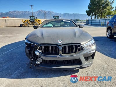 Piąte zdjęcie samochodu w środku: 2023 BMW M8 VIN:WBSAE0C00PCK59154 - miniatura