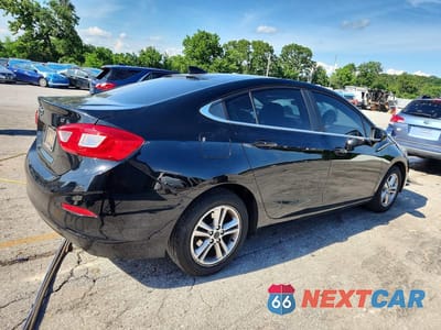 Trzecie zdjęcie samochodu z tyłu: 2017 CHEVROLET CRUZE LT VIN:1G1BE5SM8H7259645 - miniatura