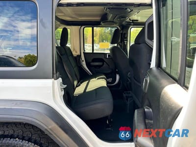 Zdjęcie 8 z 10 samochodu: 2018 JEEP WRANGLER UNLIMITED SPORT VIN:1C4HJXDG5JW162480 - miniatura