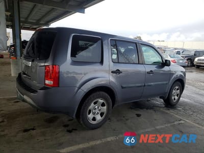 Trzecie zdjęcie samochodu z tyłu: 2015 HONDA PILOT LX VIN:5FNYF4H29FB075983 - miniatura