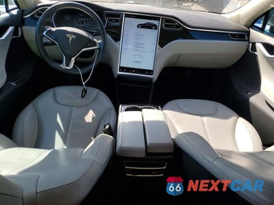 Zdjęcie 8 z 13 samochodu: 2014 TESLA MODEL S VIN:5YJSA1H12EFP41588 - miniatura