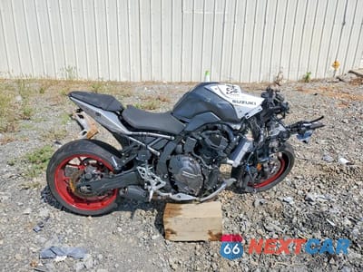2024 SUZUKI GSX800 F JS1EM13B7R7100592 - główne zdjęcie licytacji z USA - miniatura