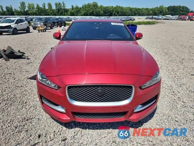 Piąte zdjęcie samochodu w środku: 2017 JAGUAR XE R - SPORT VIN:SAJAL4BV0HA948627 - miniatura
