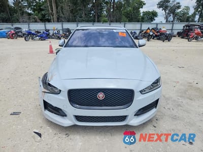 Piąte zdjęcie samochodu w środku: 2017 JAGUAR XE R - SPORT VIN:SAJAF4BV4HA971352 - miniatura