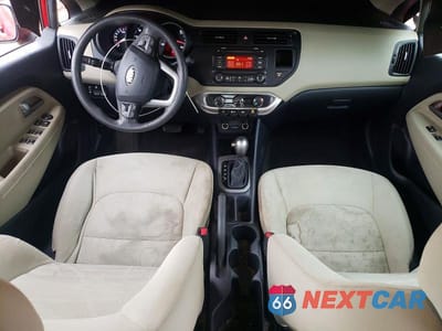 Zdjęcie 8 z 12 samochodu: 2013 KIA RIO LX VIN:KNADM5A37D6175566 - miniatura