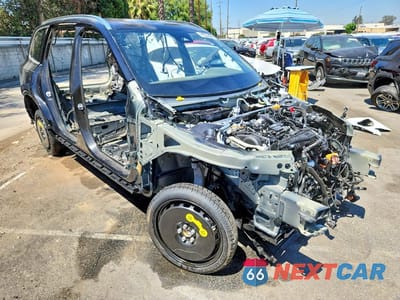 Czwarte zdjęcie samochodu z boku: 2026 VOLVO XC90 PLUS VIN:YV4062JE7T1428244 - miniatura