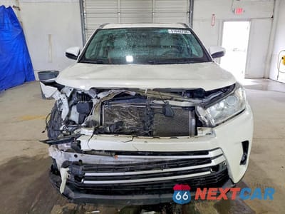 Piąte zdjęcie samochodu w środku: 2019 TOYOTA HIGHLANDER XLE VIN:5TDJZRFHXKS600259 - miniatura