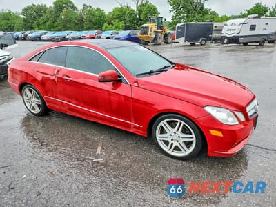 Czwarte zdjęcie samochodu z boku: 2010 MERCEDES-BENZ E 350 VIN:WDDKJ5GB3AF038143 - miniatura