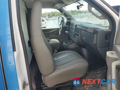 Zdjęcie 6 z 10 samochodu: 2018 GMC SAVANA CUTAWAY G3500 VIN:7GZ37SCG1JN002988 - miniatura