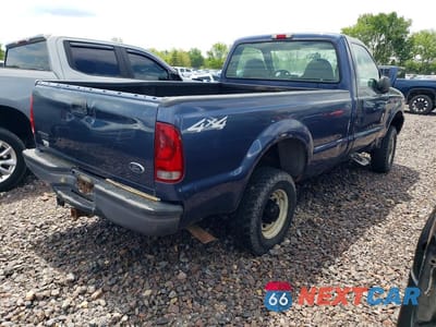 Trzecie zdjęcie samochodu z tyłu: 2004 FORD F250 SUPER DUTY VIN:1FTNF21L24EA69841 - miniatura