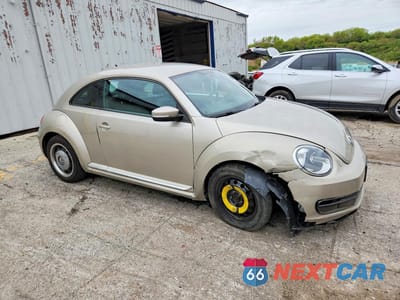 Czwarte zdjęcie samochodu z boku: 2012 VOLKSWAGEN BEETLE VIN:3VWJP7ATXCM648770 - miniatura