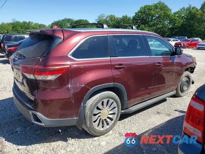 Trzecie zdjęcie samochodu z tyłu: 2018 TOYOTA HIGHLANDER LIMITED PLATINUM VIN:5TDDZRFH9JS894765 - miniatura