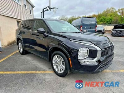 Czwarte zdjęcie samochodu z boku: 2024 MITSUBISHI OUTLANDER ES VIN:JA4J4UA89RZ057417 - miniatura