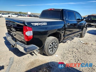Trzecie zdjęcie samochodu z tyłu: 2018 TOYOTA TUNDRA CREWMAX SR5 VIN:5TFDY5F15JX694586 - miniatura
