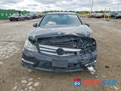 Piąte zdjęcie samochodu w środku: 2013 MERCEDES-BENZ C 250 VIN:WDDGF4HBXDF973776 - miniatura