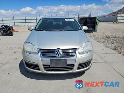 Piąte zdjęcie samochodu w środku: 2010 VOLKSWAGEN JETTA S VIN:3VWJX7AJ6AM024993 - miniatura