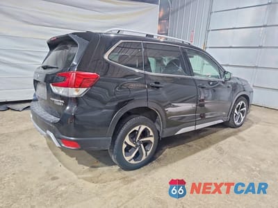 Trzecie zdjęcie samochodu z tyłu: 2022 SUBARU FORESTER TOURING VIN:JF2SKARC0NH404819 - miniatura