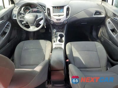 Zdjęcie 8 z 12 samochodu: 2018 CHEVROLET CRUZE LS VIN:1G1BC5SM1J7207737 - miniatura