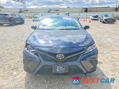 Piąte zdjęcie samochodu w środku: 2018 TOYOTA CAMRY L VIN:4T1B11HK9JU522505 - miniatura