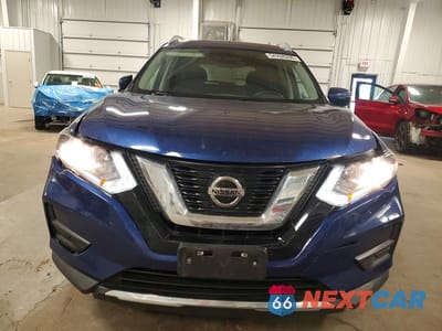 Piąte zdjęcie samochodu w środku: 2020 NISSAN ROGUE SV VIN:5N1AT2MV8LC723364 - miniatura