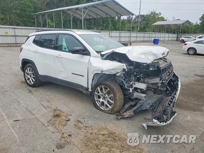 Czwarte zdjęcie samochodu z boku: 2025 JEEP COMPASS LATITUDE VIN:3C4NJDBNXST516424 - miniatura