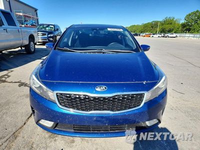 Piąte zdjęcie samochodu w środku: 2018 KIA FORTE S VIN:3KPFL4A79JE267635 - miniatura