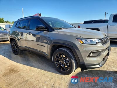 Czwarte zdjęcie samochodu z boku: 2024 JEEP COMPASS LATITUDE VIN:3C4NJDBN3RT592934 - miniatura