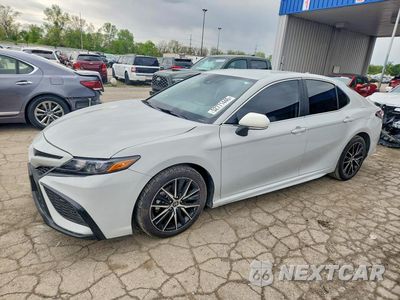 2024 TOYOTA CAMRY SE 4T1G11AK5RU206045 - główne zdjęcie licytacji z USA - miniatura