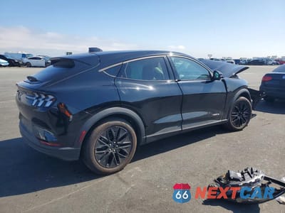 Trzecie zdjęcie samochodu z tyłu: 2025 FORD MUSTANG MACH-E SELECT VIN:3FMTK1R49SMA19905 - miniatura