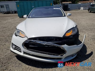 Piąte zdjęcie samochodu w środku: 2014 TESLA MODEL S VIN:5YJSA1S1XEFP28791 - miniatura