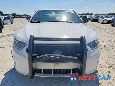 Piąte zdjęcie samochodu w środku: 2019 FORD TAURUS POLICE INTERCEPTOR VIN:1FAHP2MKXKG113539 - miniatura