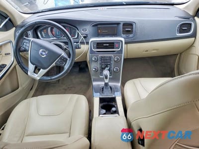 Zdjęcie 8 z 12 samochodu: 2015 VOLVO V60 PREMIER+ VIN:YV140MEC8F1210614 - miniatura