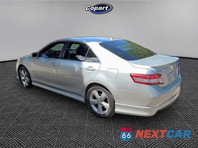 Trzecie zdjęcie samochodu z tyłu: 2011 TOYOTA CAMRY SE VIN:4T1BF3EK8BU607127 - miniatura