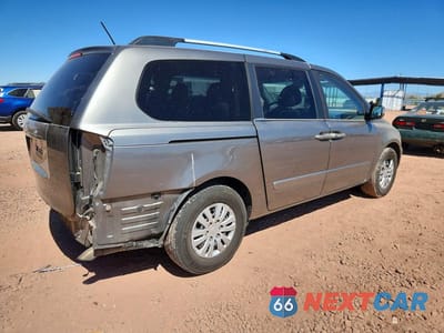 Trzecie zdjęcie samochodu z tyłu: 2011 KIA SEDONA LX VIN:KNDMG4C72B6371321 - miniatura