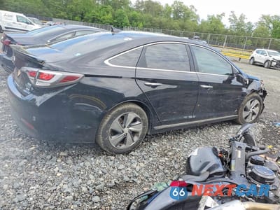 Trzecie zdjęcie samochodu z tyłu: 2017 HYUNDAI SONATA PLUG-IN HYBRID LIMITED VIN:KMHE54L2XHA045217 - miniatura