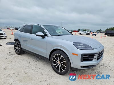 Czwarte zdjęcie samochodu z boku: 2025 PORSCHE CAYENNE VIN:WP1AA2AY3SDA02305 - miniatura
