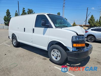 Czwarte zdjęcie samochodu z boku: 2026 CHEVROLET EXPRESS G2500 VIN:1GCWGAFP4T1197303 - miniatura