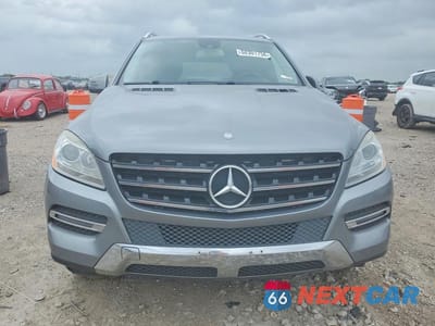 Piąte zdjęcie samochodu w środku: 2015 MERCEDES-BENZ ML 350 4MATIC VIN:4JGDA5HBXFA562181 - miniatura
