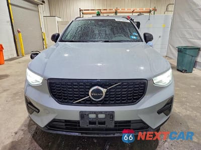 Piąte zdjęcie samochodu w środku: 2024 VOLVO XC40 CORE VIN:YV4L12UK3R2238022 - miniatura