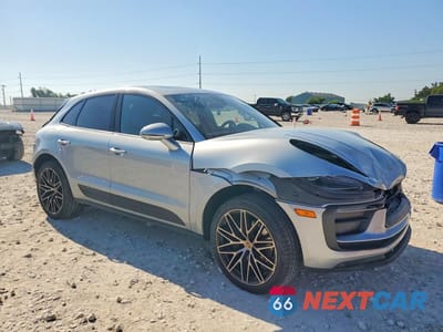 Czwarte zdjęcie samochodu z boku: 2024 PORSCHE MACAN BASE VIN:WP1AA2A58RLB01708 - miniatura