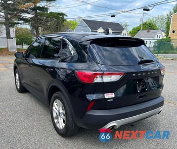 Trzecie zdjęcie samochodu z tyłu: 2020 FORD ESCAPE SE VIN:1FMCU9G66LUA20651 - miniatura